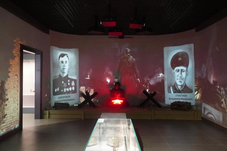 «ЕРЛІК ЖӘНЕ ДАҢҚ» ЗАЛЫ (1941 – 1945 ЖЖ.)