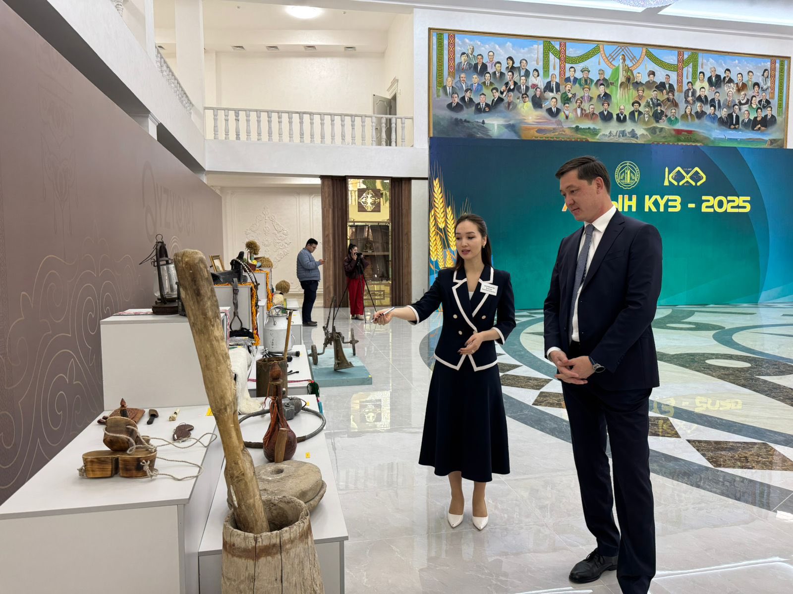 Read more about the article “АЛТЫН КҮЗ-2025” салтанатты шарасы аясында музей қорындағы құнды жәдігерлерден жылжымалы көрме ұйымдастырылды.